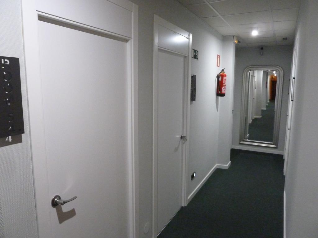 Hostal Lauria Madrid Extérieur photo