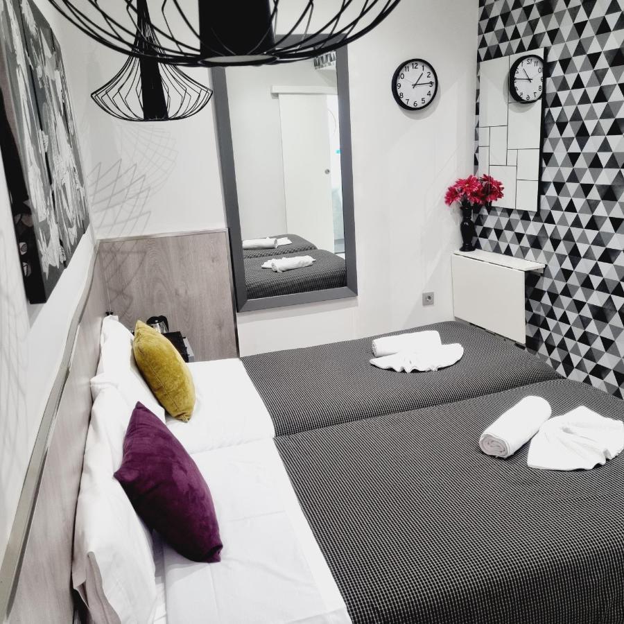 Hostal Lauria Madrid Extérieur photo